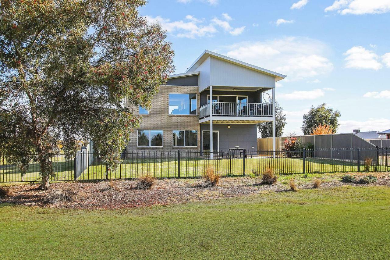 Suite @ The Clubhouse On Robinson, Black Bull Golf Course Yarrawonga Exterior photo